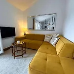 Rénové Avec Balcon Dans Port Grimaud, Parking Inclus - Fr-1-868-11 Grimaud