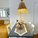 Rénové Avec Balcon Dans Port Grimaud, Parking Inclus - Fr-1-868-11 *