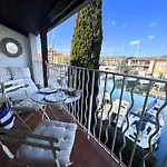 Rénové Avec Balcon Dans Port Grimaud, Parking Inclus - Fr-1-868-11 * Grimaud