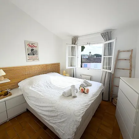 Renove Avec Balcon Dans Port Grimaud, Parking Inclus - Fr-1-868-11 Grimaud