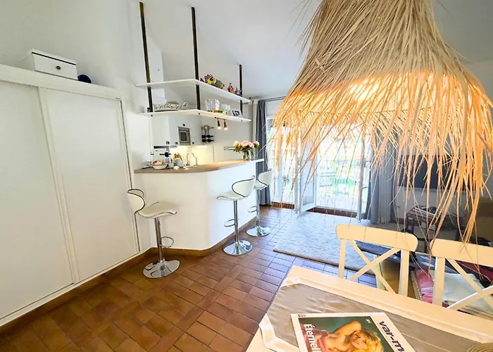 Διαμέρισμα Renove Avec Balcon Dans Port Grimaud, Parking Inclus - Fr-1-868-11 *