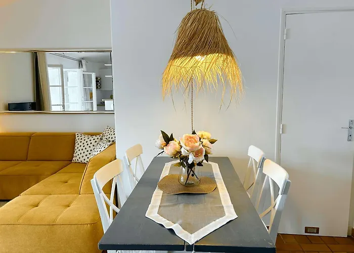 Renove Avec Balcon Dans Port Grimaud, Parking Inclus - Fr-1-868-11 *